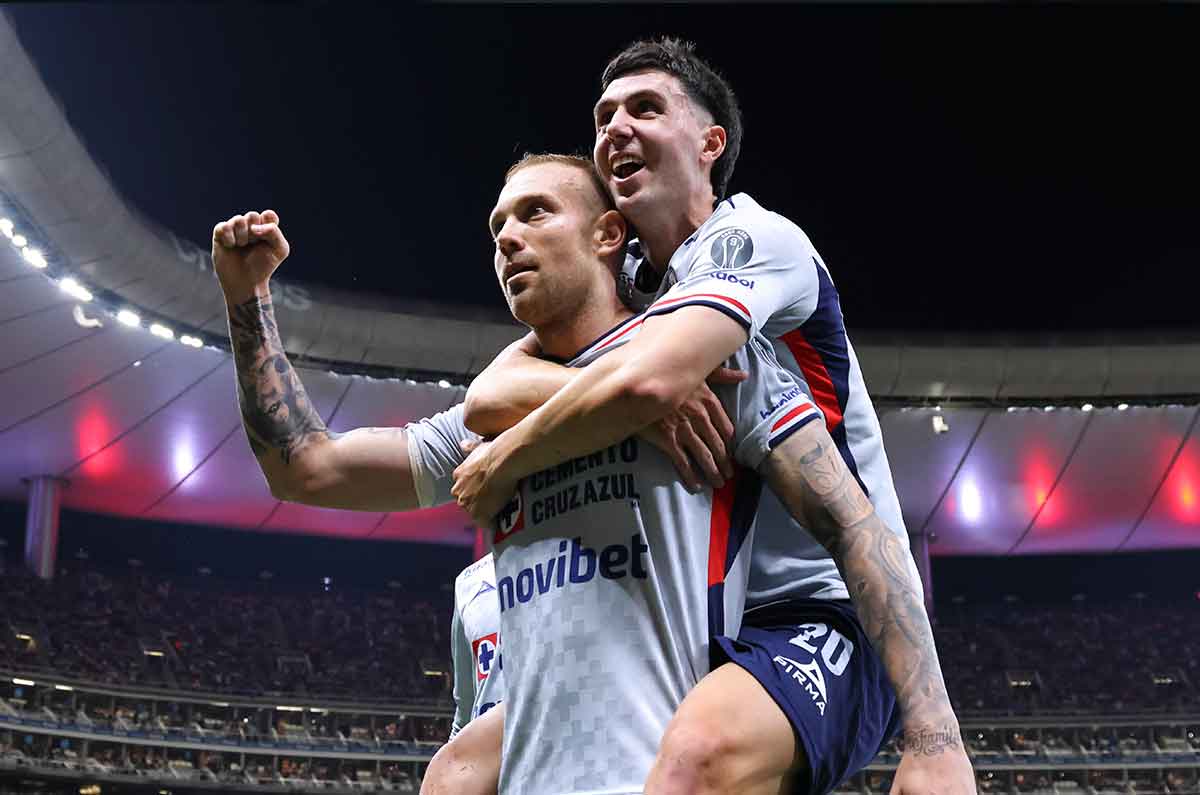 Cruz Azul y Larcamón, entre polémica sepultan a las Chivas de Milito