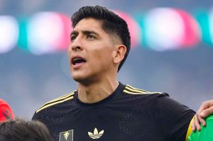 Jose Mourinho sale al rescate de Edson Álvarez en West Ham