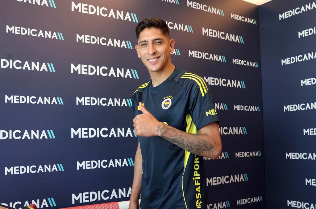 Edson Álvarez, nuevo jugador del Fenerbahce de José Mourinho