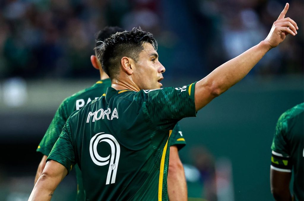 Felipe Mora se ha convertido en goleador luego de su salida de Pumas