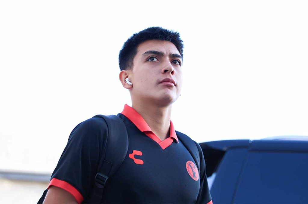 Gilberto Mora apenas cumple un año en el futbol profesional