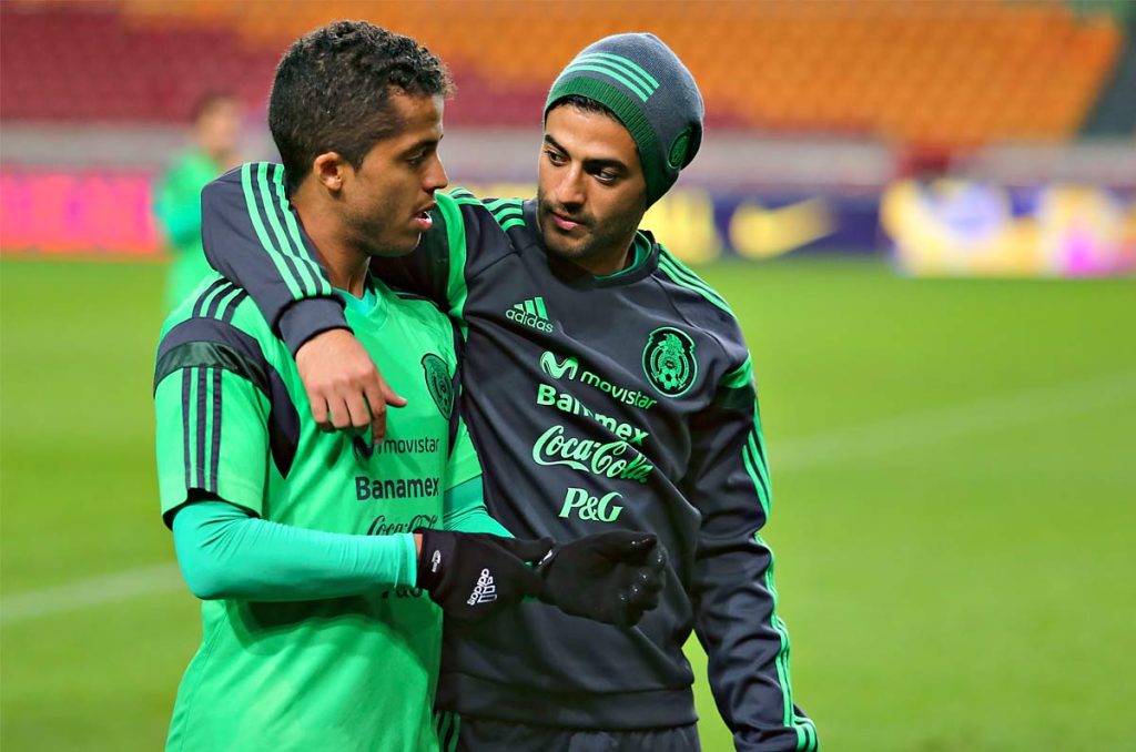 Carlos Vela y Giovani Dos Santos tardaron cinco años y Gilberto Mora podría lograr disputar tres mundiales en 11 meses