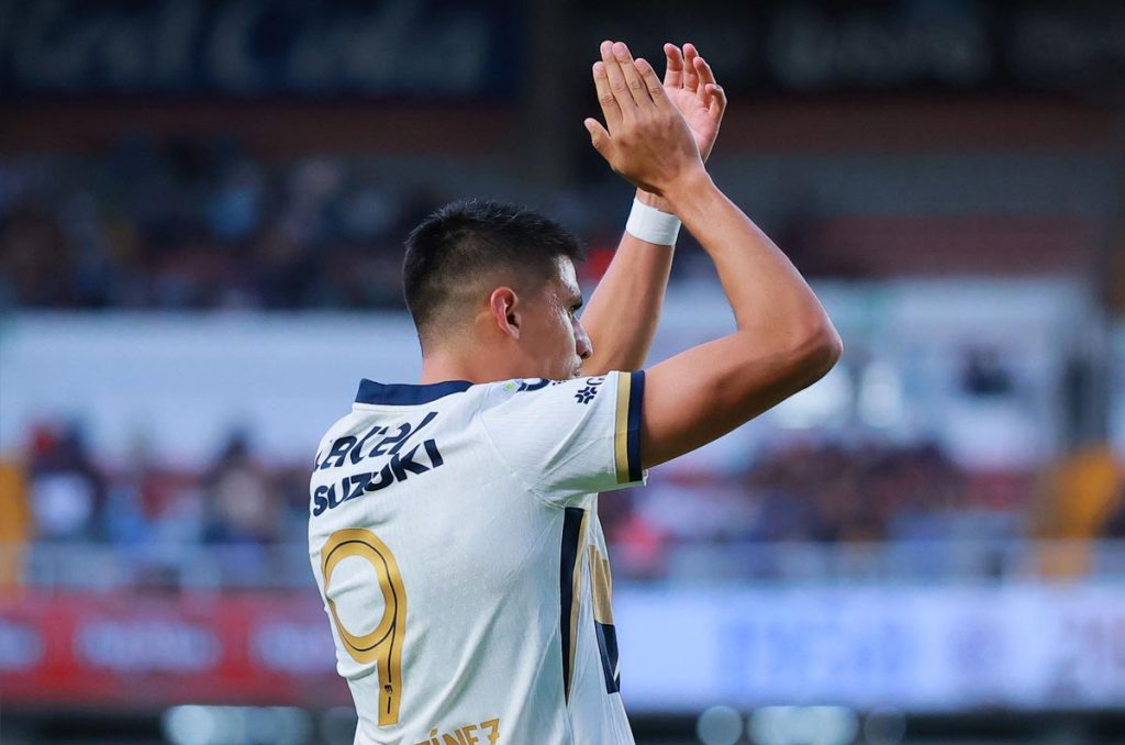 Guillermo Martínez es un delantero cumplidor en Pumas pero no destaca