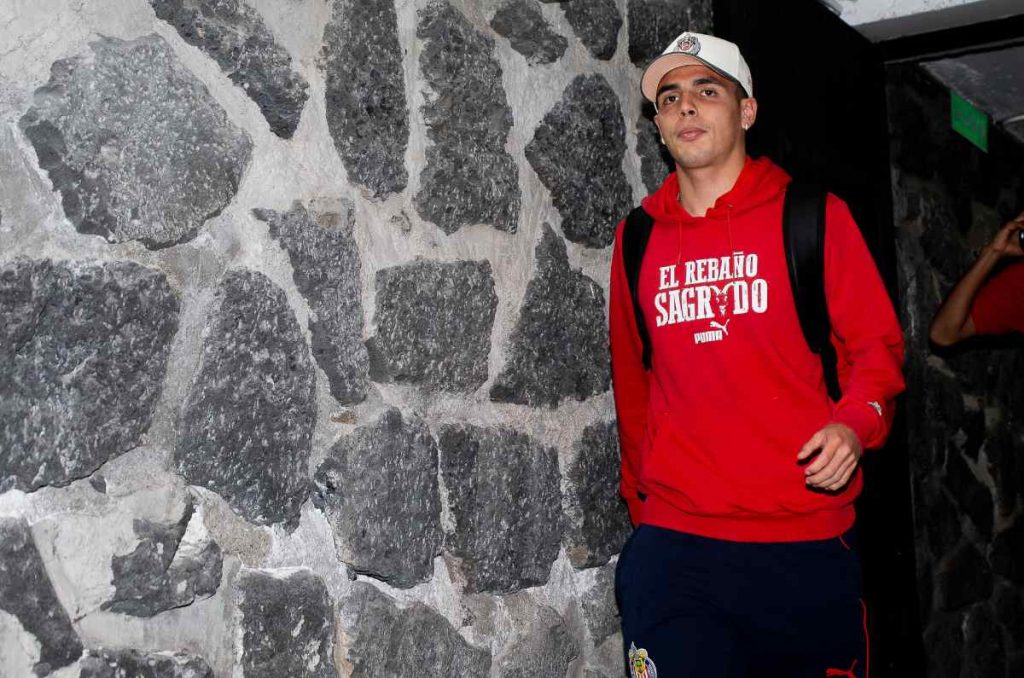 Hugo Camberos prepara su salida de las Chivas hacia Europa