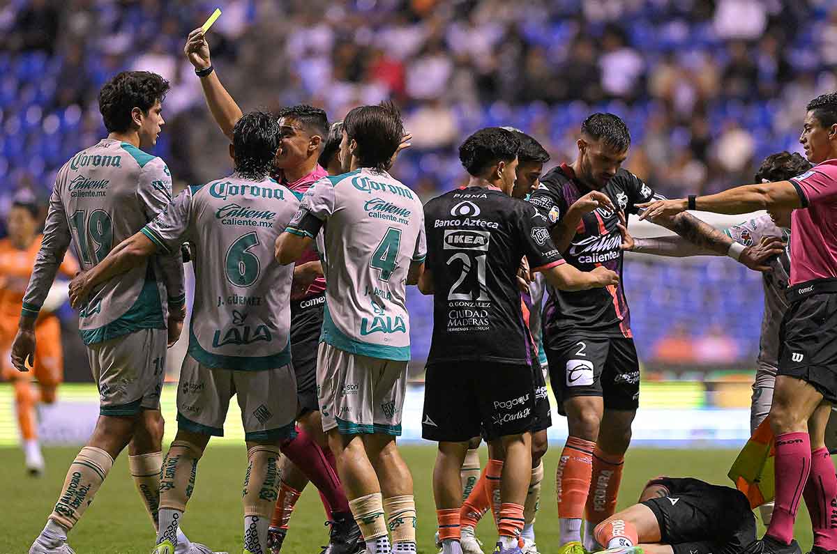 Juárez anula al mejor defensa central de Santos Laguna