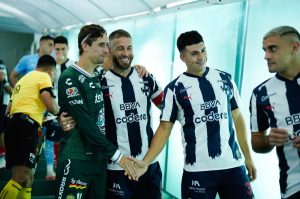 ​La afición lo quiere fuera y Rayados de Monterrey está por renovarlo