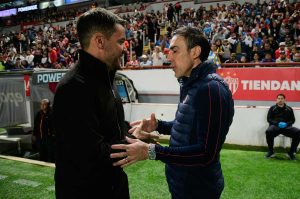 ¡Cifras de Pesadilla! Larcamón supera a Vicente Sánchez, pero en la peor estadística para Cruz Azul