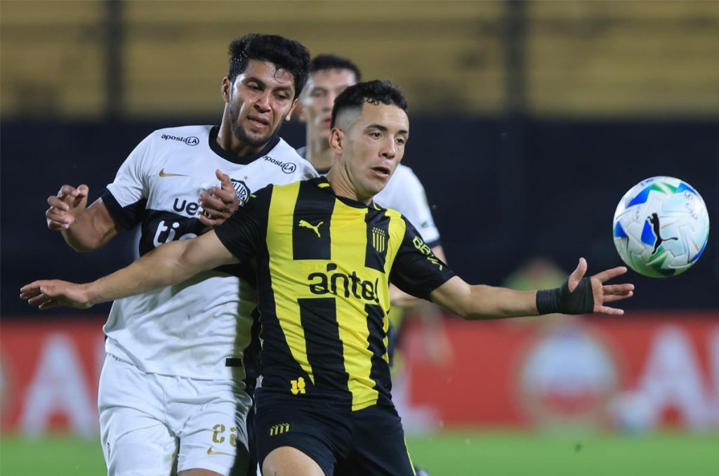 Leonardo Fernández se encuentra siendo importante en Peñarol de Uruguay