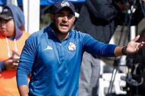 Martín Bravo sale al rescate de Puebla