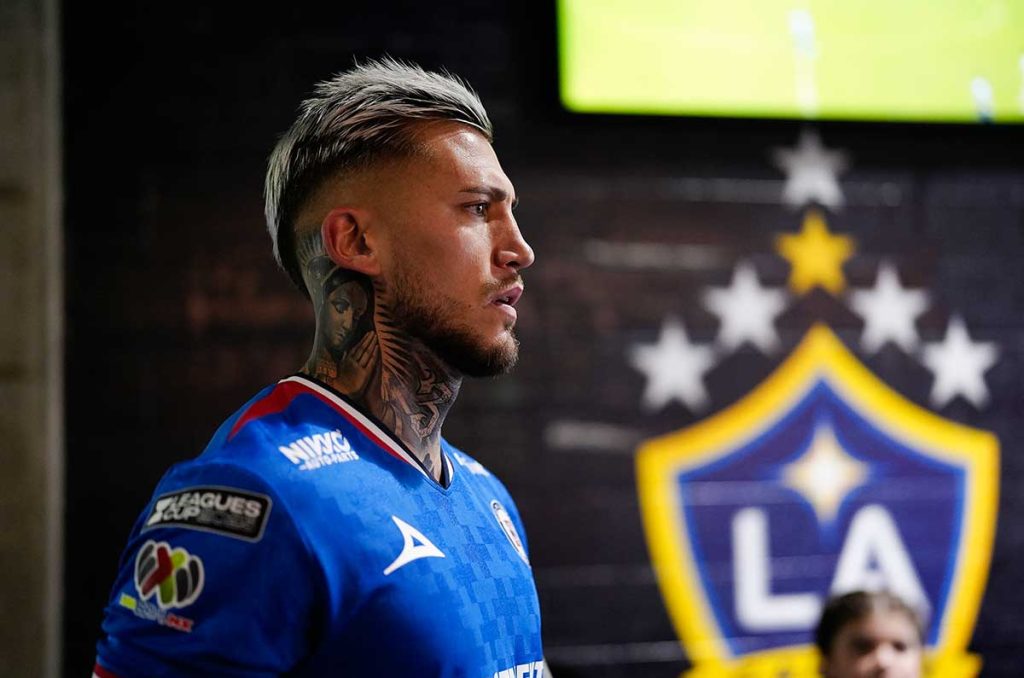 Messi en busca de un pilar de la defensa de Cruz Azul 0