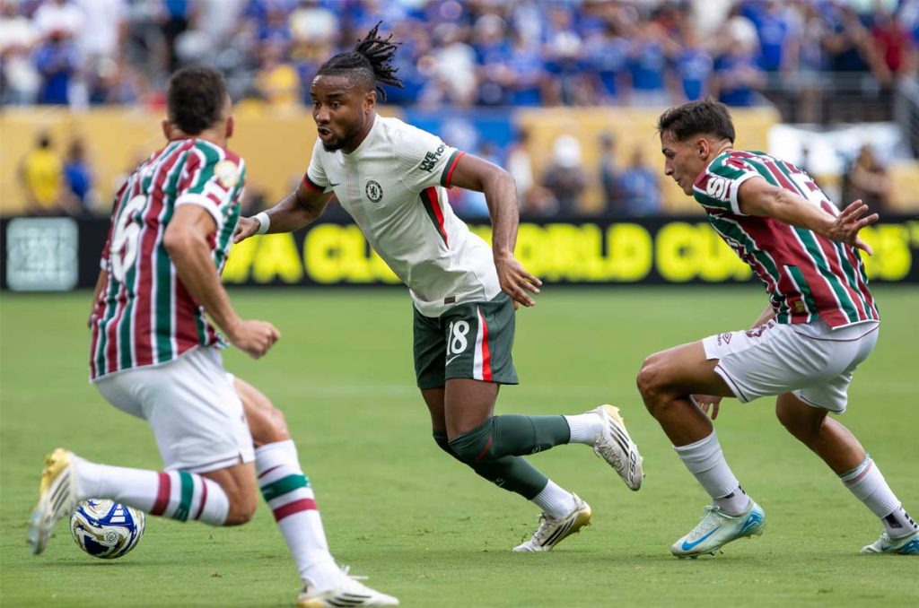 Christopher Nkunku es nuevo jugador del AC Milan de Santiago Giménez