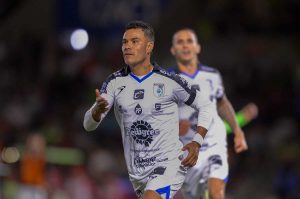 Pablo Barrera con la encomienda de volver a ser la figura de Gallos de Querétaro