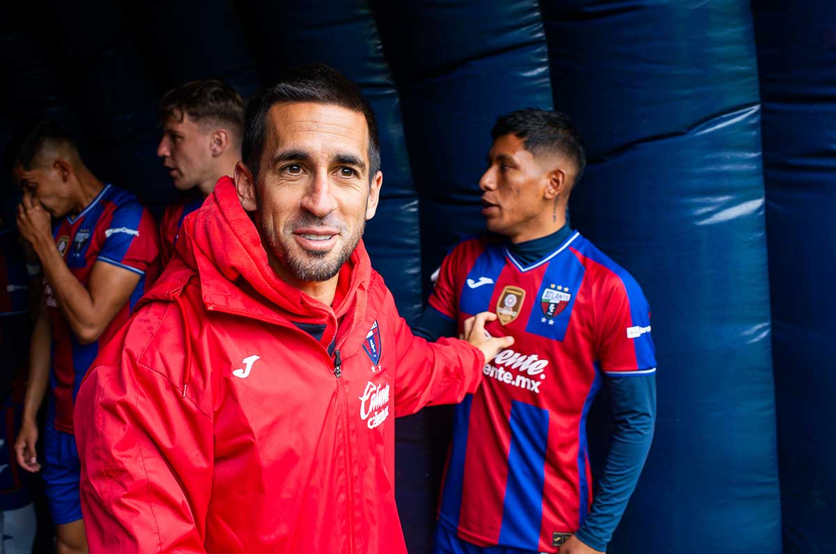 ¡Propios y extraños! Jugadores se unen a la causa de Fernando Navarro