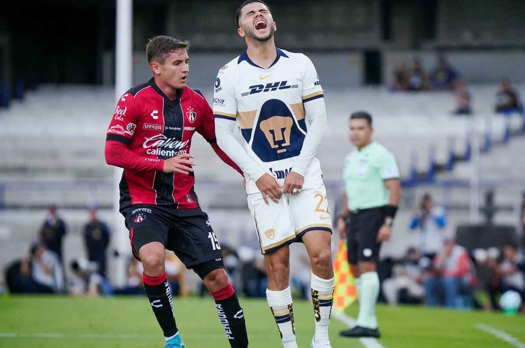 Las polémicas frenan la victoria de Pumas sobre Atlas