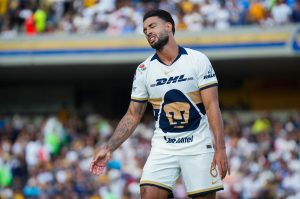 Pumas y una millonaria deuda frenan venta de Nathan Silva