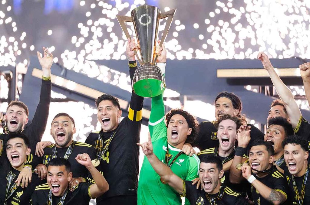 De momento Guillermo Ochoa no llegará a Mazatlán