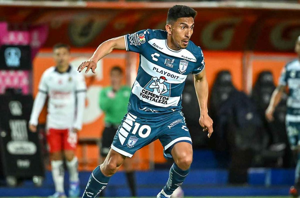 Salió por atrás en México, Ángel Mena comienza a brillar en su nuevo equipo