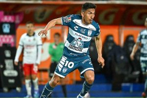 Salió por atrás en México, Ángel Mena comienza a brillar en su nuevo equipo