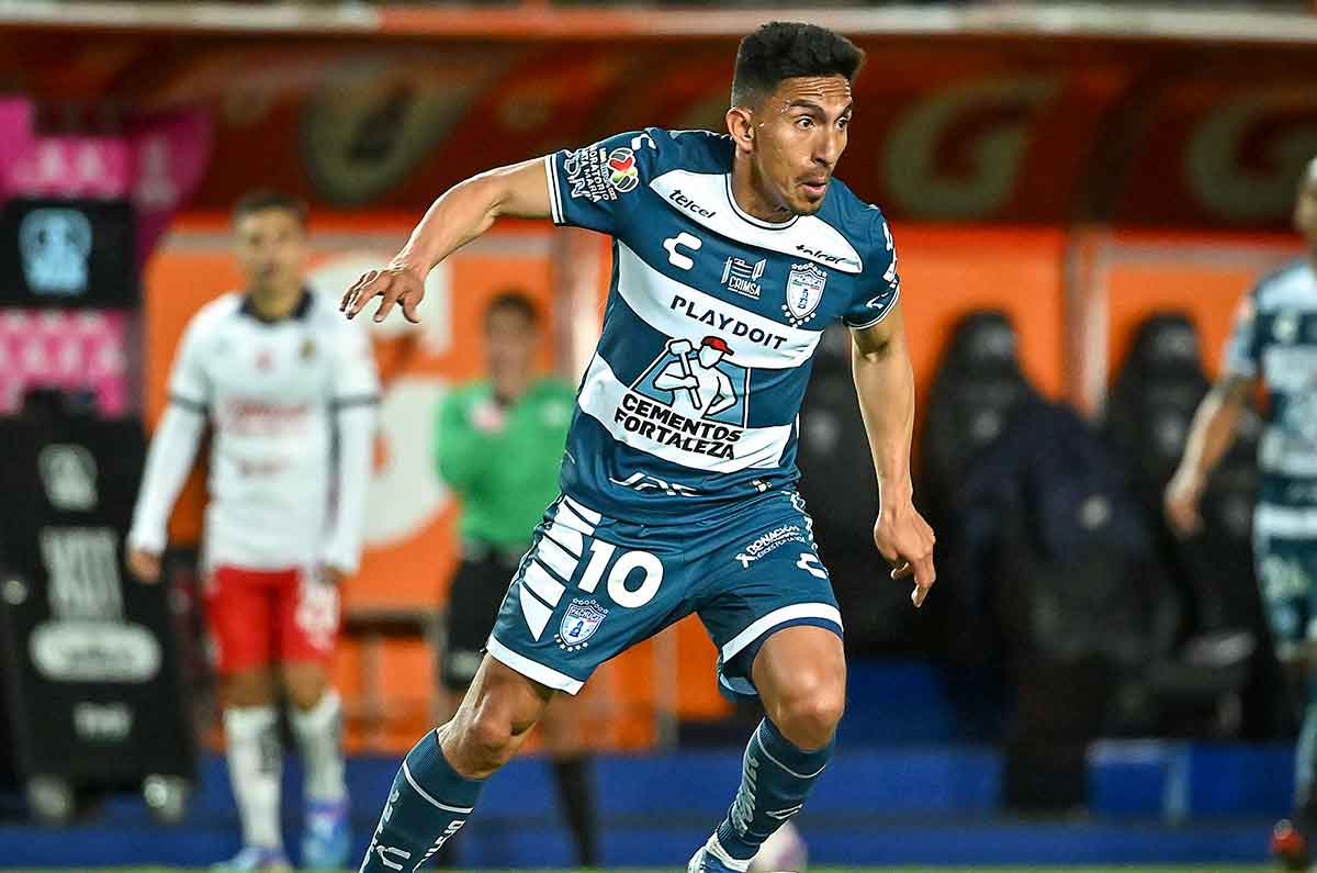 Salió por atrás en México, Ángel Mena comienza a brillar en su nuevo equipo