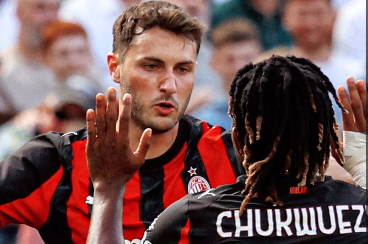 Santiago Giménez anotó en su regreso al Milan ante el Leeds United