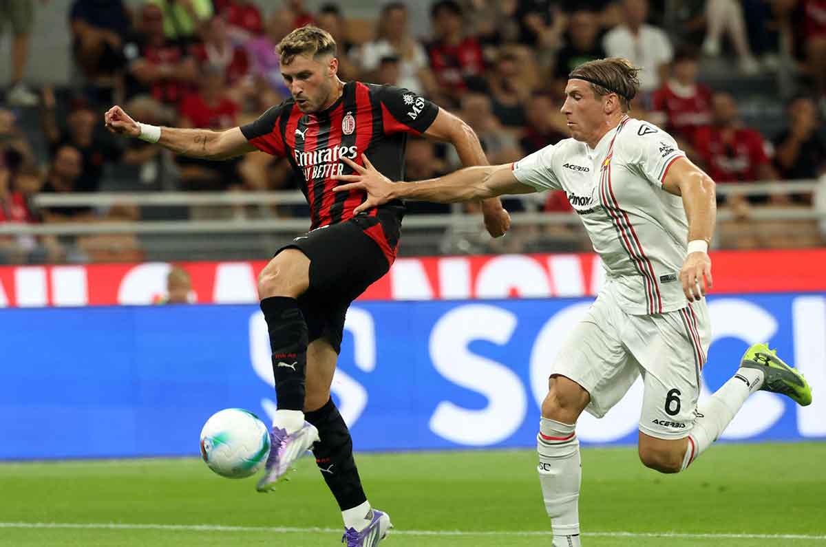 Santiago Giménez quedaría fuera del AC Milán; ya tiene nuevo equipo