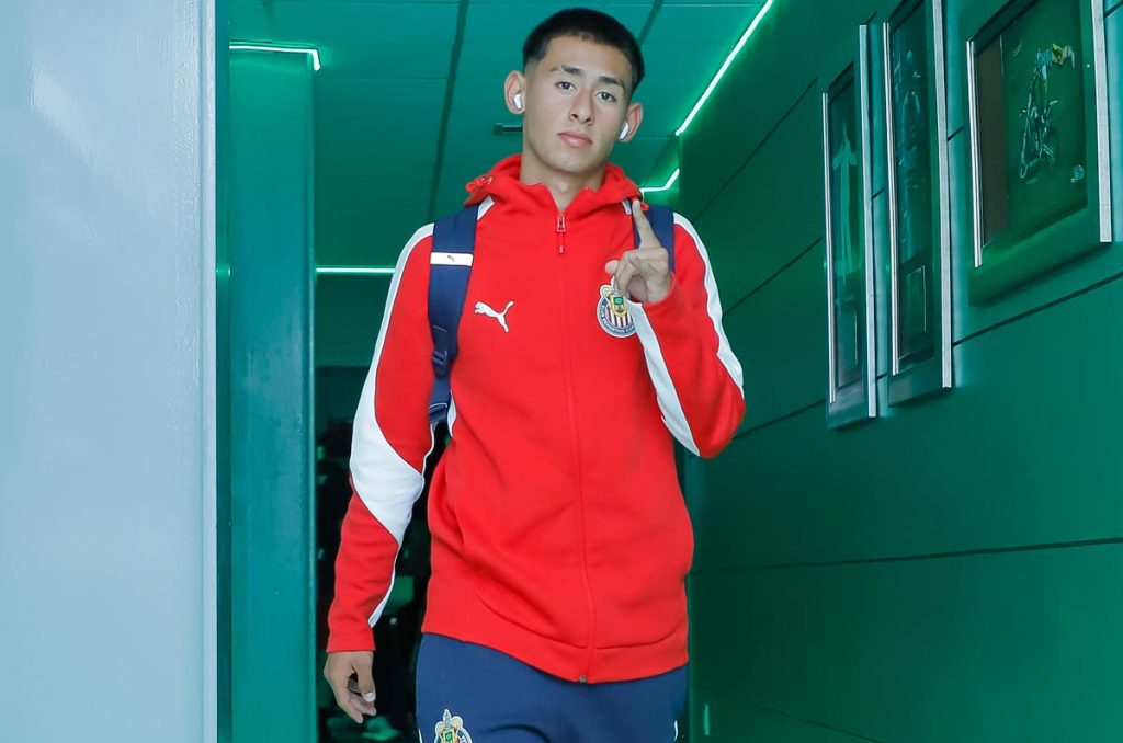 Santiago Sandoval González, mediocampista de las Chivas de Guadalajara