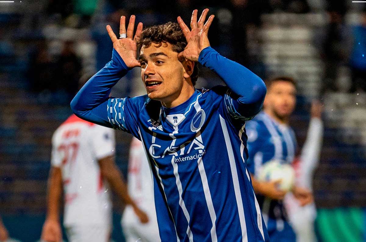 Un mexicano, al borde del descenso en Argentina