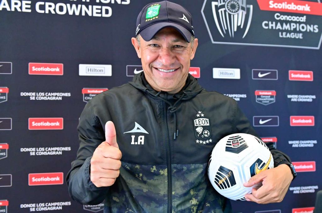 Afición pide el regreso de Nacho Ambriz a León