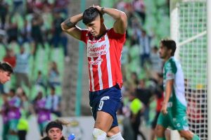 Alan Pulido ya busca equipo, se va de Chivas