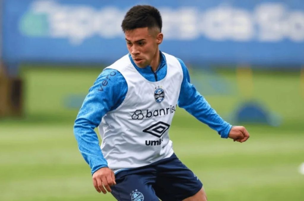 Alexander Aravena, futbolista del Gremio que interesa a Tigres UANL