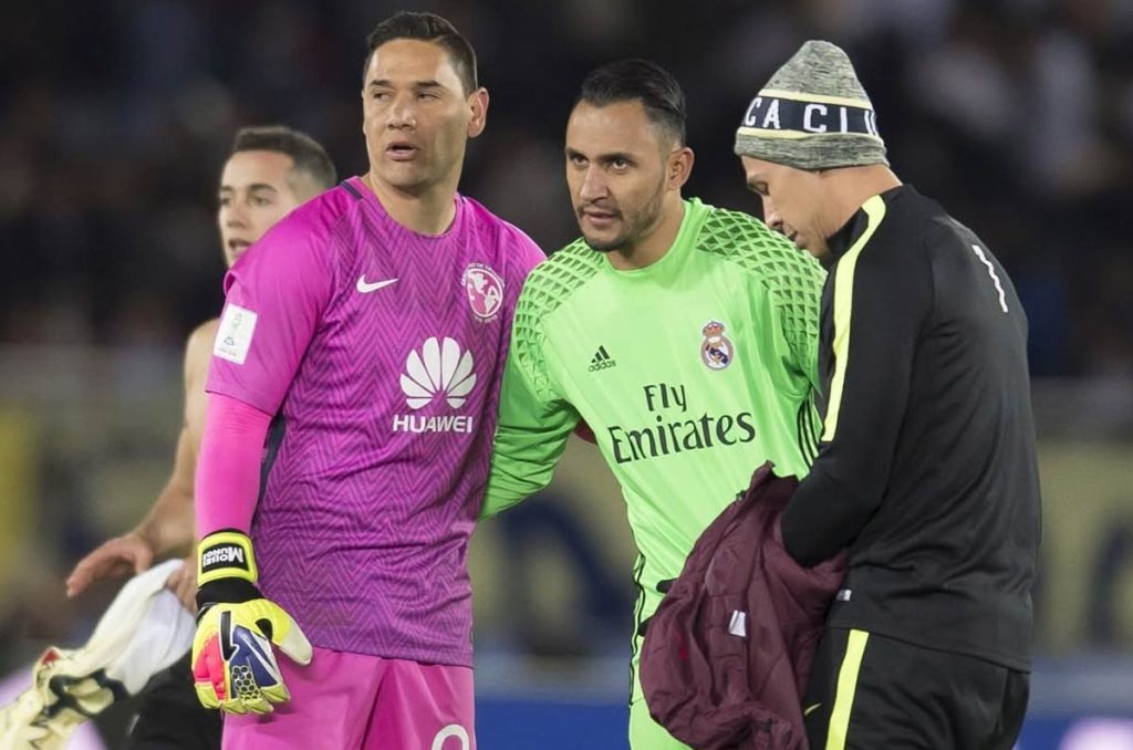 Moises Muñoz y Keylor Navas en el encuentro entre América y Real Madrid