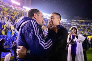 André Jardine lanza dardo sobre Efraín Juárez y Pumas