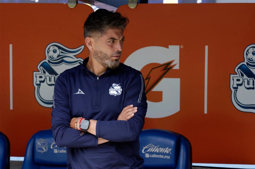 Carlos Adrián Morales, técnico del Puebla Femenil
