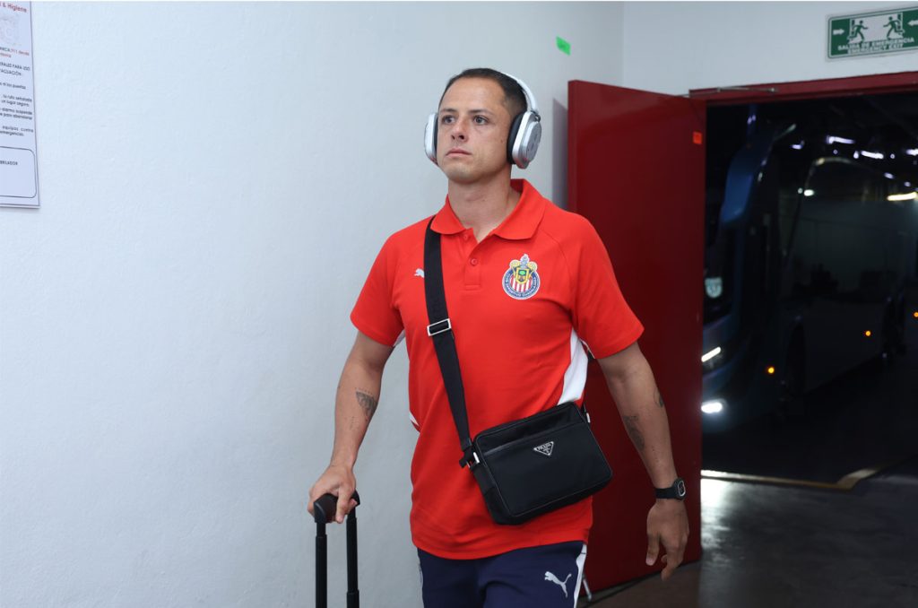Chicharito se irá de Chivas y quiere volver a Inglaterra