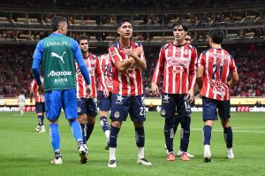 Chivas se impone con autoridad a Necaxa en el regreso de Gago al Akron