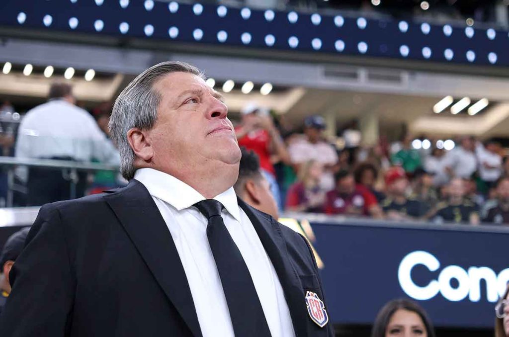 Miguel Herrera seguirá en los banquillos de Costa Rica