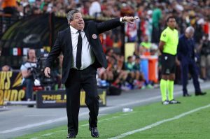 Costa Rica decide el futuro de Miguel ‘Piojo’ Herrera