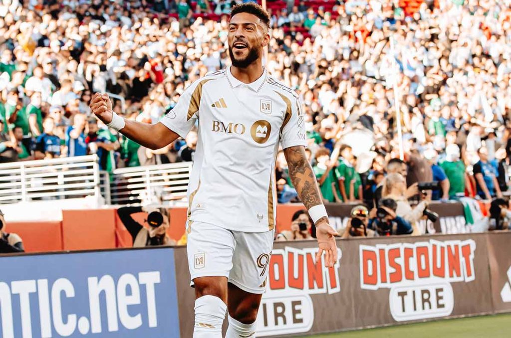 Denis Bouanga superó a Carlos Vela en el LAFC