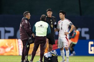 Edson Álvarez vuelve a su lesión, ¿qué tanto tiempo perderá?