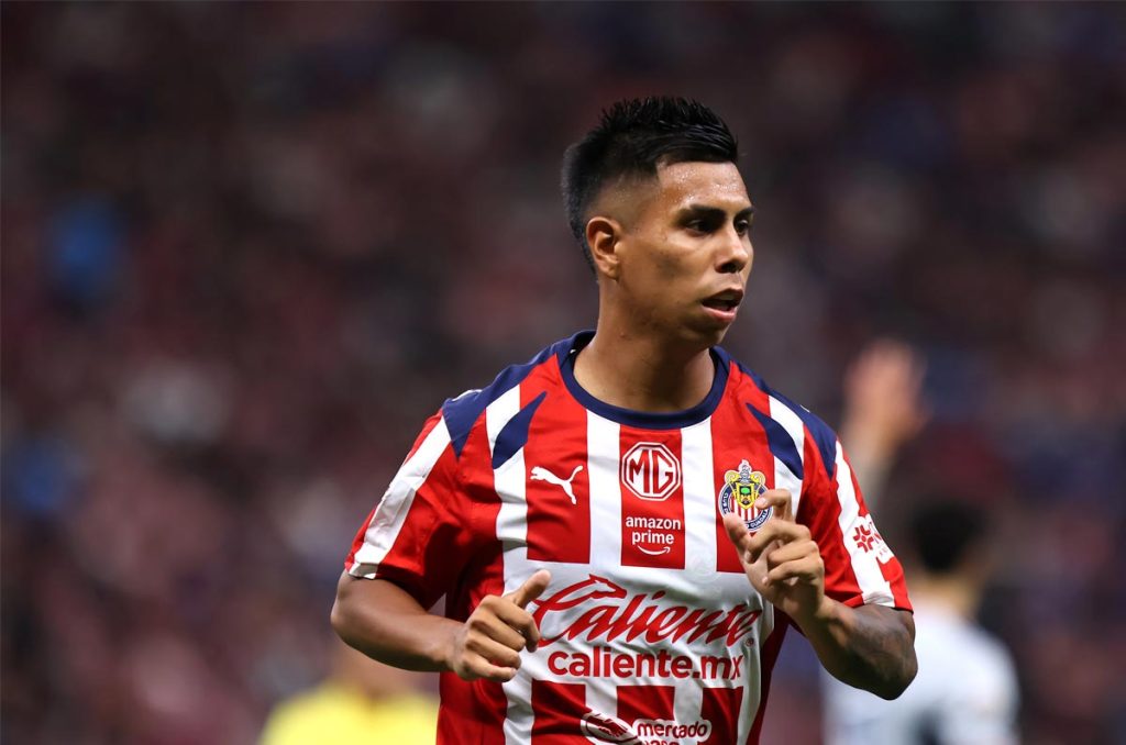 Efraín Álvarez, un fichaje costoso para el cuadro de Chivas