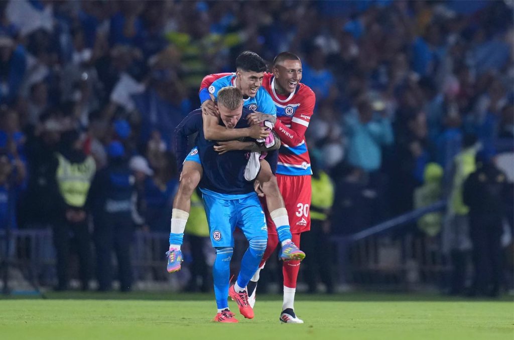 Emmanuel Ochoa apunta a quedarse como portero titular de Cruz Azul en el futuro
