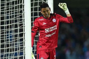 En el Cruz Azul vs Querétaro; Kevin Mier complica su relación con la afición