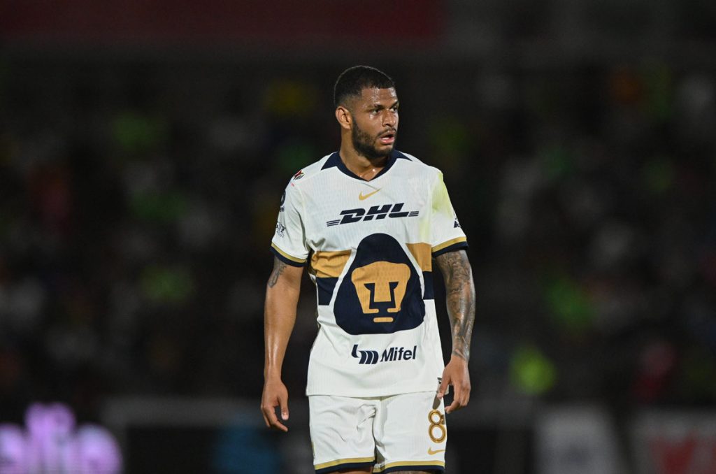 Aunque polémico, José Caicedo ha sido titular en Pumas