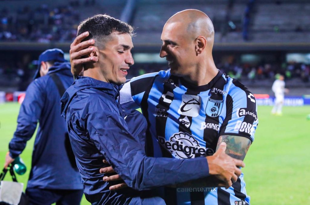 Juan Ignacio Dinenno y Ariel Nahuelpan, dos delanteros de los más caros en Pumas