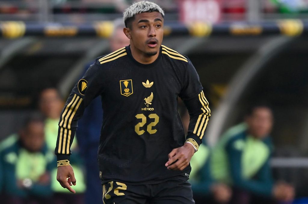Julián Araujo parece cada vez más cerca de Tigres
