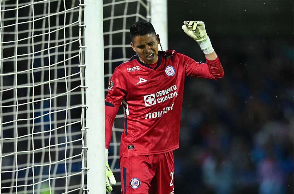 Kevin Mier ha cometido errores graves en la portería de Cruz Azul