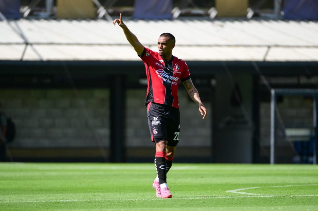 Mauro Manotas ahora desfila en las canchas con la Sub-21