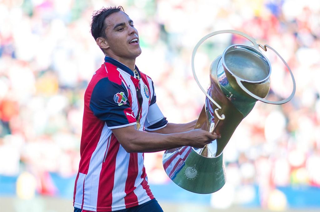 Omar Bravo regresó a Chivas para ganar una Copa MX y una Supercopa MX