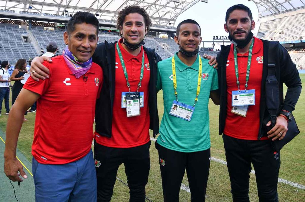 Para Jorge Campos, el tercer portero del Mundial debe ser un jóven