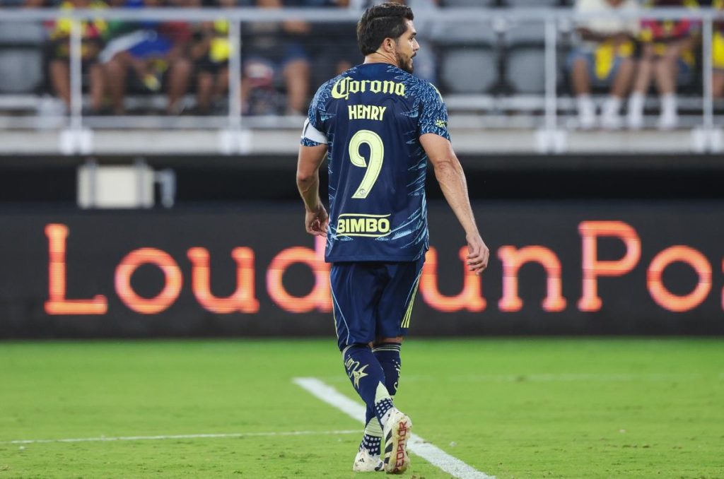 ¿Qué le falta a Henry Martín para ser Top 5 en la historia del Clásico Nacional?